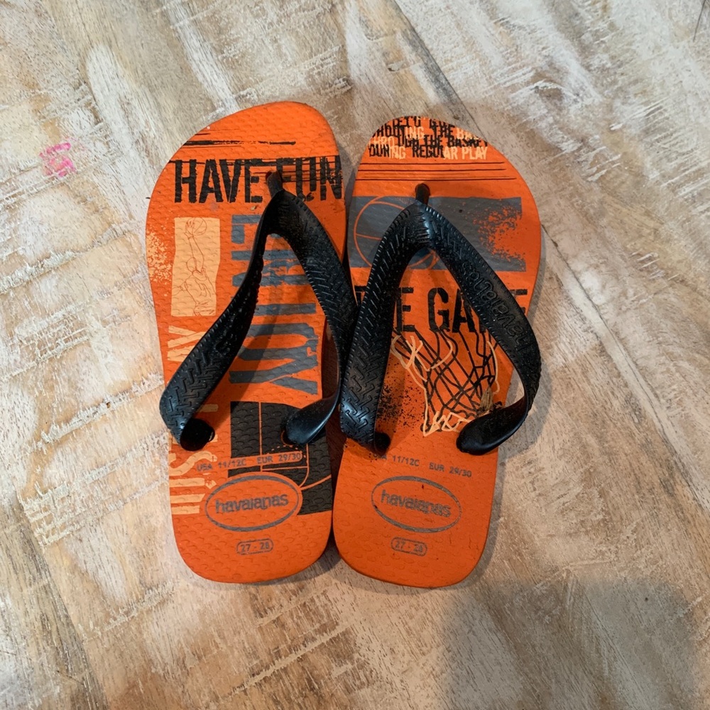Kids Havaianas flip flops, orange, size 11/12 kids